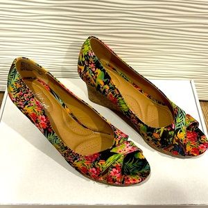 Dexflex Comfort hedge heels shoes